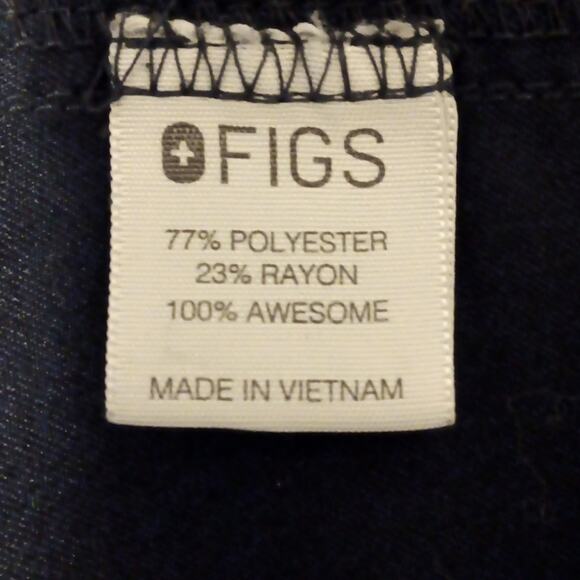 FIGS threads for threads one pocket scrub top - Picture 5 of 5